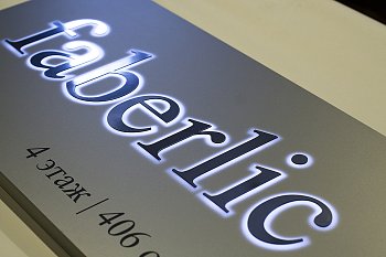 Таблички: офисные, официальные, информационные, тактильные, с выпуклым шрифтом Брайля